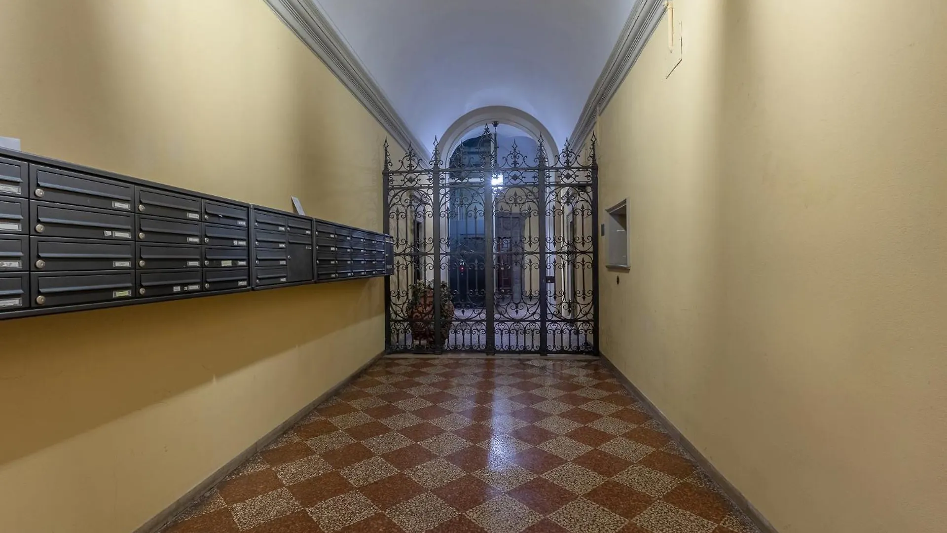 Apartment Heart Of Bologna: City Center Living Italy